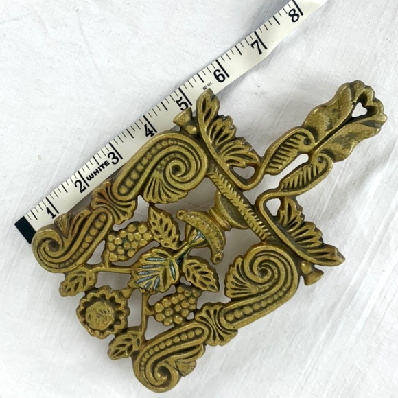 Vintage Brass Virgina Metalcrafters Ornate Trivet Wall Decor Excellent Condition - Picture 6 of 10